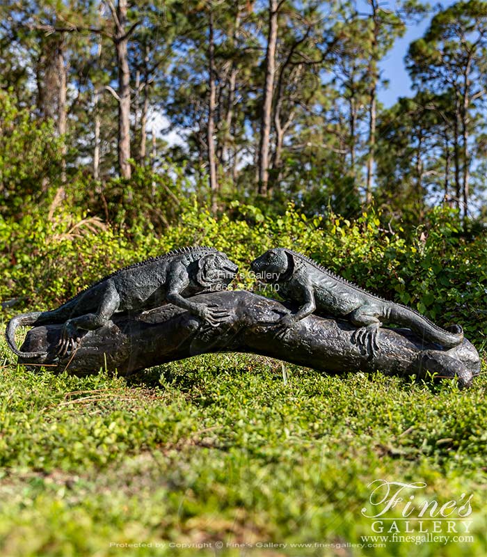 Bronze Iguanas on Tree Stump Statue